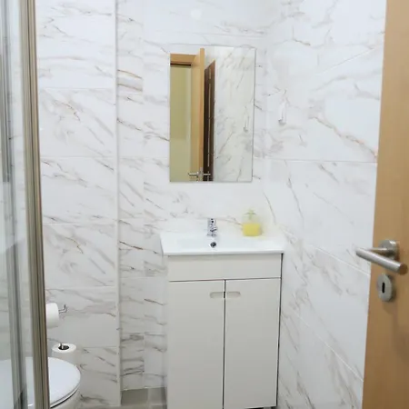 Modern - Ground Floor Готель