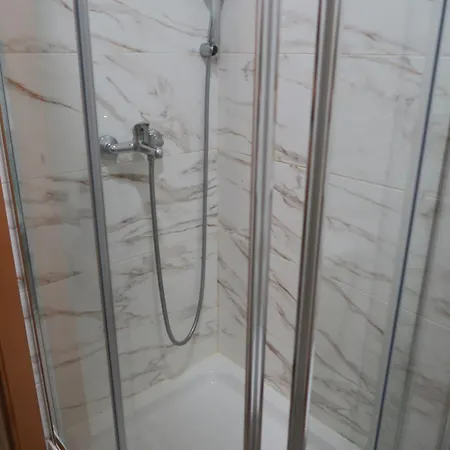 Modern - Ground Floor Готель Лісабон