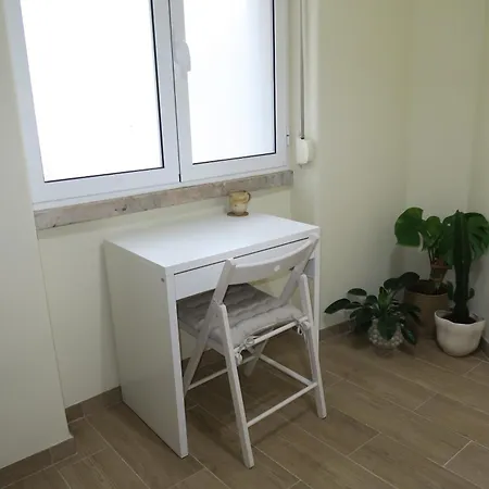Modern - Ground Floor Готель *