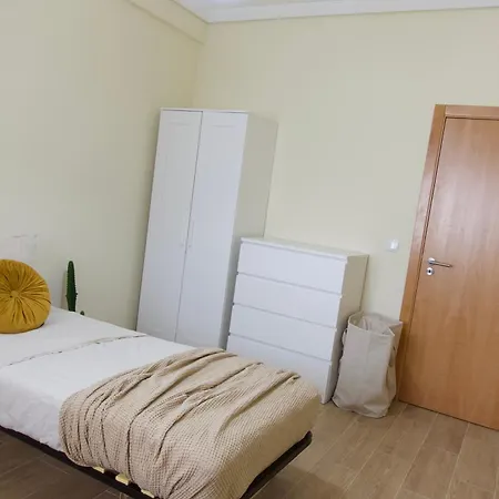 Modern - Ground Floor Готель *