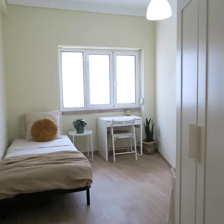 Modern - Ground Floor Лісабон