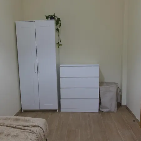 Modern - Ground Floor Готель